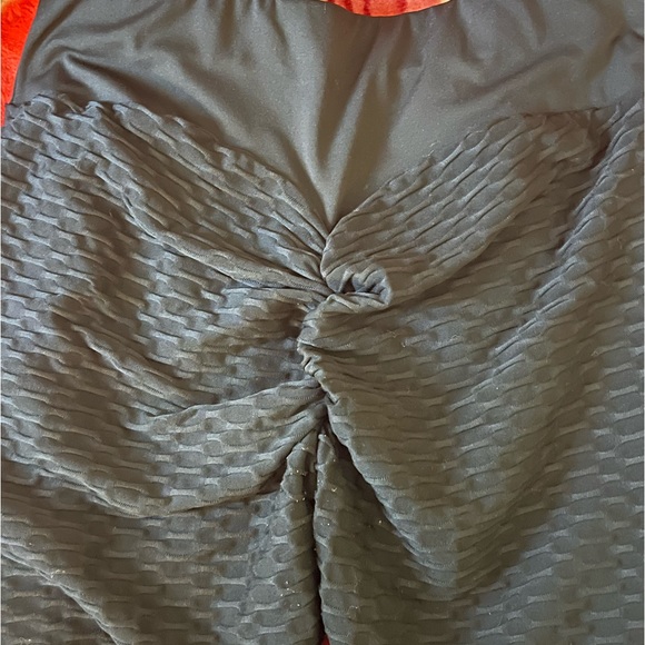 SOLD TikTok Viral Booty Leggings - Picture 3 of 3